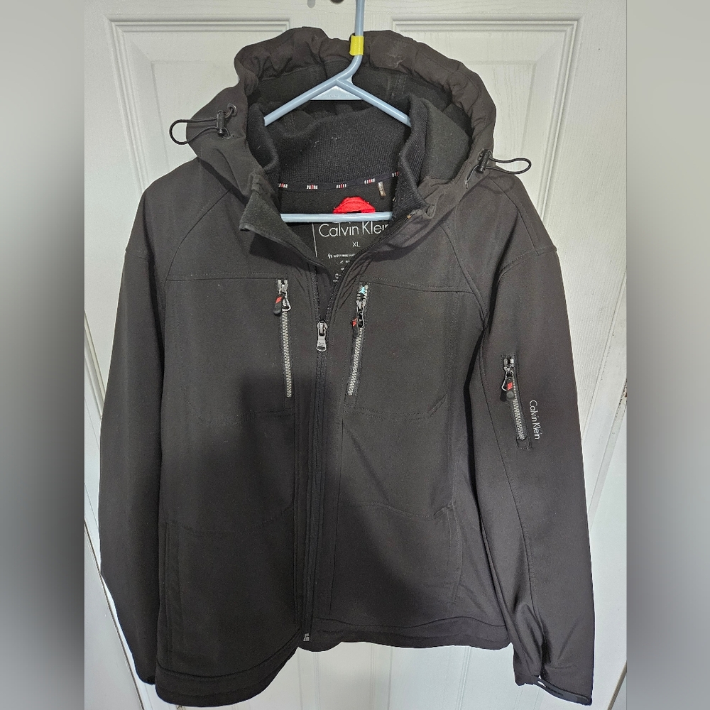 Men's everyday essential hooded jacket